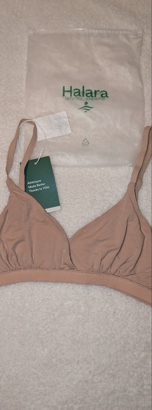 Halara Wireless Triangle Bralette Beige NIP - Picture 10 of 10